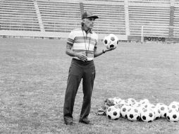 Con los Leones Negros. Ignacio Trelles, cerca de su ocaso como entrenador, dirigió a los universitarios de 1986 a 1989. EFE / ARCHIVO