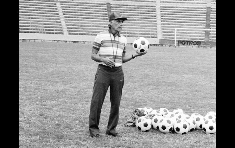 Con los Leones Negros. Ignacio Trelles, cerca de su ocaso como entrenador, dirigió a los universitarios de 1986 a 1989. EFE / ARCHIVO
