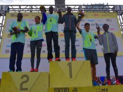 Triunfadores del Medio Maratón de la CDMX. TWITTER / @ManceraMiguelMX