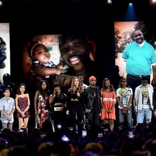 Artistas piden en los Teen Choice un alto a la violencia