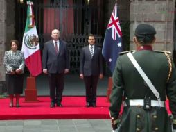 Se entonan los himnos nacionales de ambas naciones, y son presentadas las comitivas oficiales. TWITTER / @PresidenciaMX