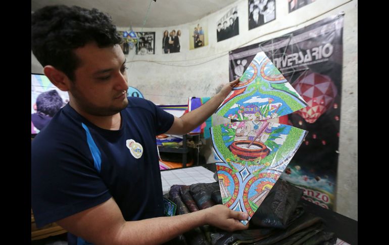 La altura que llegan a alcanzar sus globos es variable, dependiente del combustible, mecha, y el viento. NTX / H. Borges