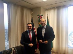 El titular de la SHCP, Luis Videgaray y el gobernador de Washington, Jay Inslee. TWITTER / @LVidegaray