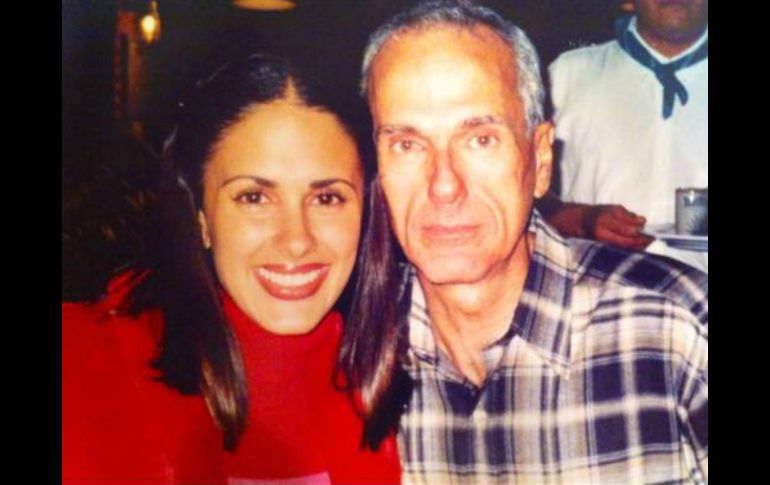 En Facebook, la famosa publicó varias imágenes de su progenitor. FACEBOOK / Ana La Salvia