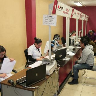 El INE reemplaza 10.2 millones de credenciales