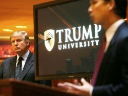 El juez Gonzalo Curiel alega que el interés público no es mayor al daño a la campaña del magnate. AP / ARCHIVO