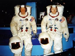 Buzz Adrin y Neil Armstrong (derecha), en la misión Apollo 11, hacia la Luna, en 1969. ESPECIAL /