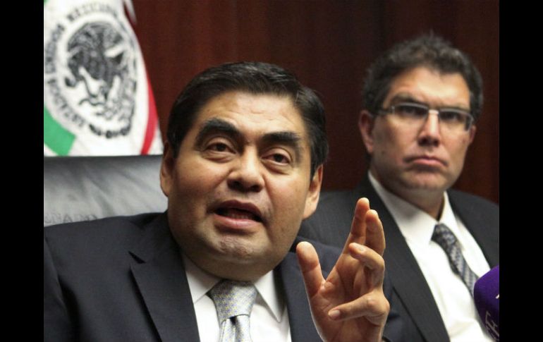 ''Pinocho Ochoa le mintió al país durante el tiempo que fue director de CFE'', acusa Barbosa en el Senado. SUN / ARCHIVO