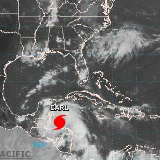 'Earl' se convierte en huracán con rumbo a Belice