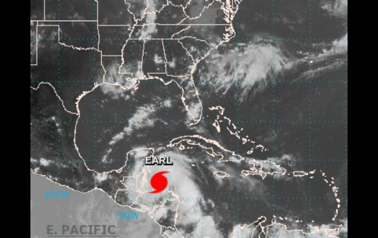 El huracán 'Earl' se encuentra a 240 kilómetros de Belice. ESPECIAL / www.nhc.noaa.gov
