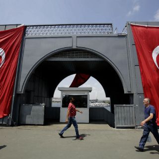 Suspenden a seis actores del Teatro Municipal de Estambul