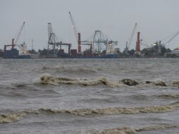 La tormenta Earl se ubicó esta mañana a 195 km al sureste de Escárcega, Campeche. AFP / O. Sierra