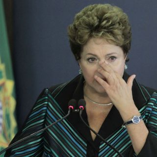 Comisión de Senado vota a favor de destituir a Rousseff