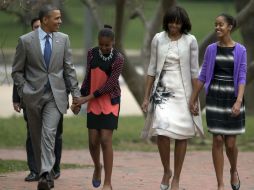 Barack confiesa que criar a sus hijas Sasha y Malia le ha abierto los ojos a la presión a la que están sometidas las niñas. AP / ARCHIVO