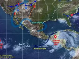 El huracán 'Earl' disminuyó a tormenta tropical con vientos sostenidos de 85 kilómetros por hora la mañana de este jueves. EFE / Especial