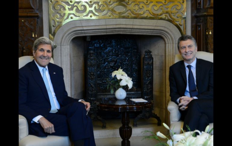Macri recibió a Kerry en su despacho de la Casa de Gobierno este jueves. EFE / Presidencia Argentina