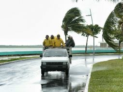 La tormenta tropical ''Earl'', ubicada cerca de la costa de Tabasco, podría ingresar nuevamente a las costas del sur de Veracruz. EFE / T. Miguel