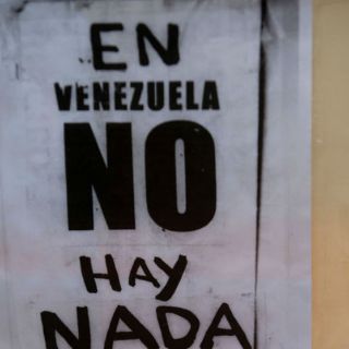 Incineran a difuntos en Venezuela ante escasez de ataúdes