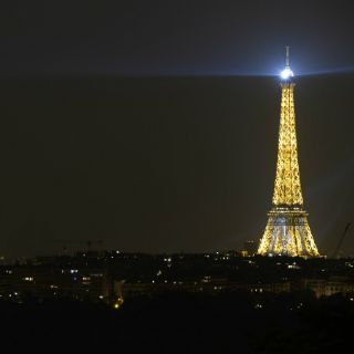 Evacuan 'por error' Torre Eiffel de París