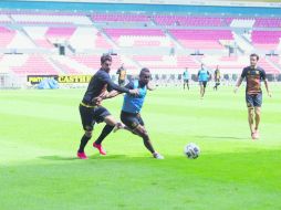Obligados a ganar. Los universitarios no conocen la victoria en su cancha en este torneo. EL INFORMADOR /