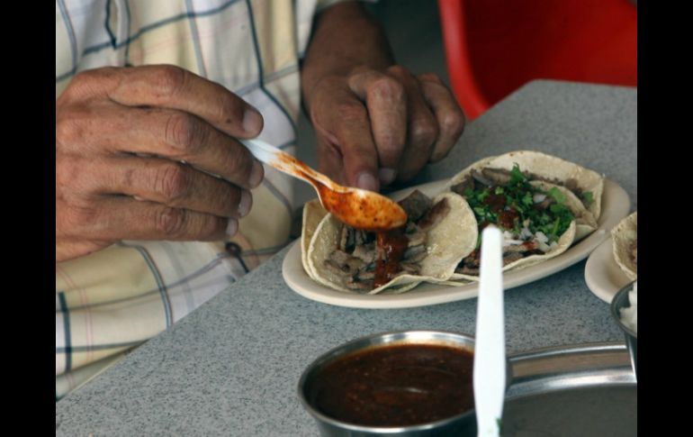 Sugieren no consumir alimentos de forma abundante antes de dormir y no ir a la cama con hambre. EL INFORMADOR / ARCHIVO