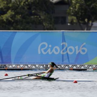 Kenia Lechuga avanza a cuartos de final en remo