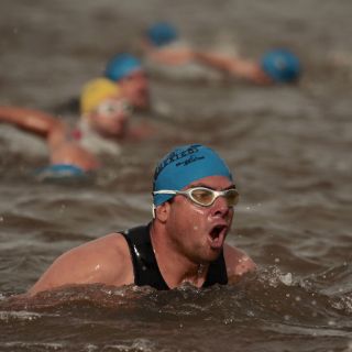 Akerson y Snyder triunfan en Triatlón Xterra 2016