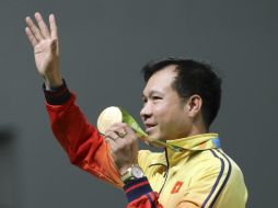 Hoang aprovechó los fallos de sus rivales y con mejor tino totalizó 202.5 puntos para imponer récord olímpico. AP / E. Hoshiko