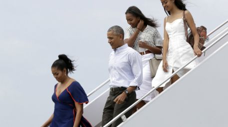 El presidente y su familia esperan pasar un tiempo relajado antes de un atareado otoño previo a las elecciones. AP / M. Balce