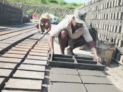 La producción de ladrillos es una de los principales generadores de contaminantes para la Zona Metropolitana. EL INFORMADOR / M. Vargas