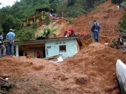 Elementos de Protección Civil estatal y municipal realizan diversos trabajos en la zona para rescatar a las familias afectadas. NTX / ARCHIVO