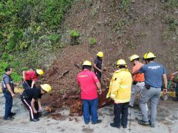 Las brigadas de protección civil trabajan en la limpieza y supervisión de las zonas afectadas. TWITTER / @PC_Huauchinango