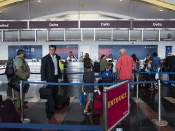 Cuando la postergación de vuelos es amplia se produce una cascada de problemas que afecta el tráfico aéreo durante días. EFE / J. Lo Scalzo