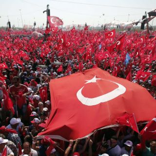 Gobierno turco busca a 216 militares golpistas