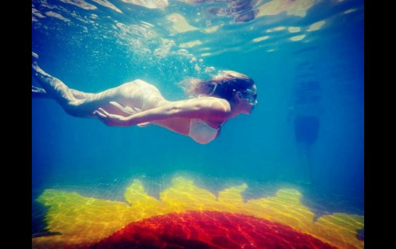 'La vida es hundirse o nadar. Just keep swimming' señala Ingrid en la publicación. INSTAGRAM / ingridcoronadomx