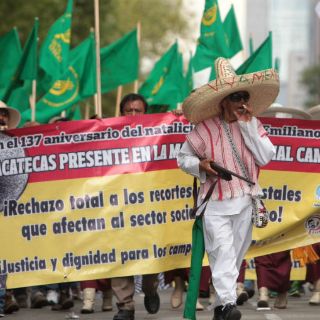 Campesinos instalan plantón en la Ciudad de México
