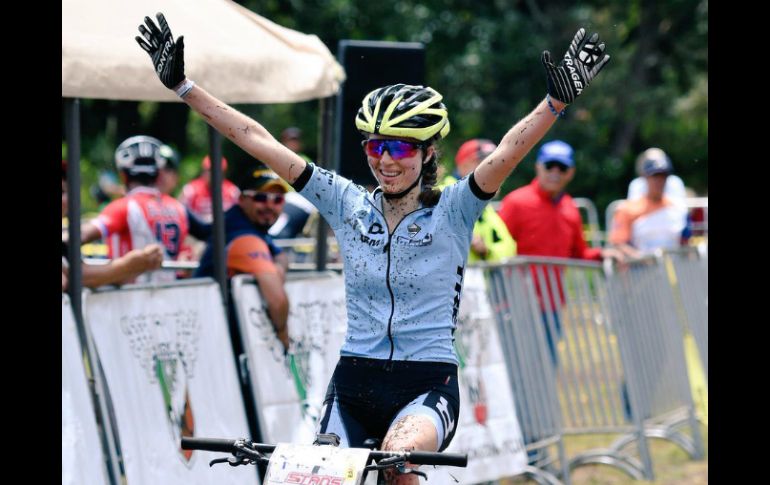 ''Como todos los atletas voy a dar lo mejor por México'', dice quien fuera abanderada de la delegación mexicana. TWITTER / @campuzdc