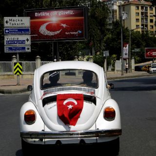 Despiden a dos mil 560 miembros del clero musulmán en Turquía