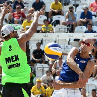 Mexicanos sufren primera derrota en voleibol de playa