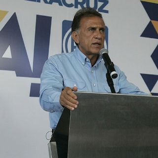 El SNTE denuncia a Yunes Linares por 'lavado'