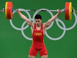 Shi, actual campeón del mundo, levantó 162 kg en arranque y 190 kg en envión. AFP / G. Hin
