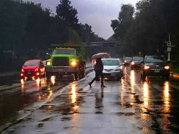 Generarpa lluvias muy fuertes, de 50 a 75 milímetros, con tormentas intensas de 75 a 150 milímetros en sitios de BCS. EFE / A. Cruz