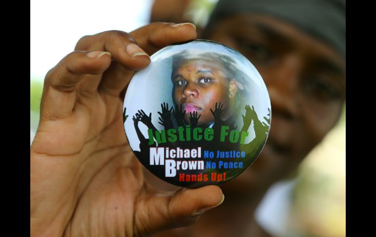 La demanda fue presentada este martes en el segundo aniversario de la muerte a tiros de Brown. AP / C. Compton
