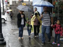 El cielo permanecerá nublado y recomiendan circular con cuidado en zonas inundadas. NTX / ARCHIVO