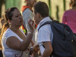 Se debe tomar en cuenta el peso y estatura de los menores al momento de comprar la mochila escolar. EL INFORMADOR / ARCHIVO