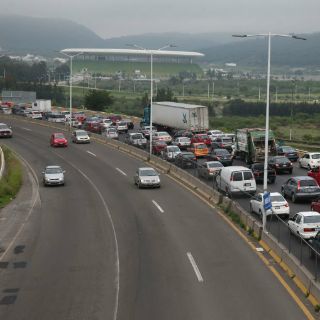 Un caos vial, en primer día de obra en Periférico