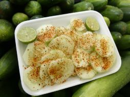 Reemplaza los antojos salados, en lugar de unas papitas, las cuales promueven la retención de líquidos, opta por zanahorias o pepino. EL INFORMADOR / ARCHIVO