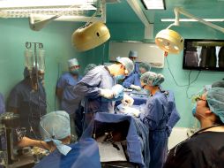 El médico apuntó que las donaciones se podrían obtener de personas vivas, pues la mayoría tienen dos riñones. NTX / ARCHIVO