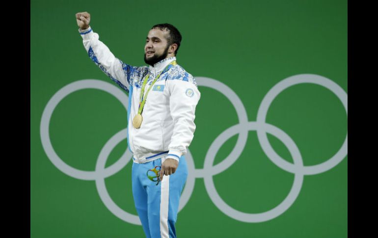 El pesista kazajo Nijat Rahimov ganó este miércoles la medalla de oro. AP / M. Groll