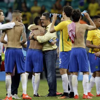 Brasil clasifica a cuartos al golear a Dinamarca